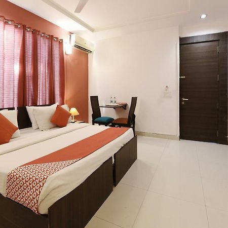 Hotel Oyo Flagship 387 Moulsari Avenue Gurgaon Zewnętrze zdjęcie