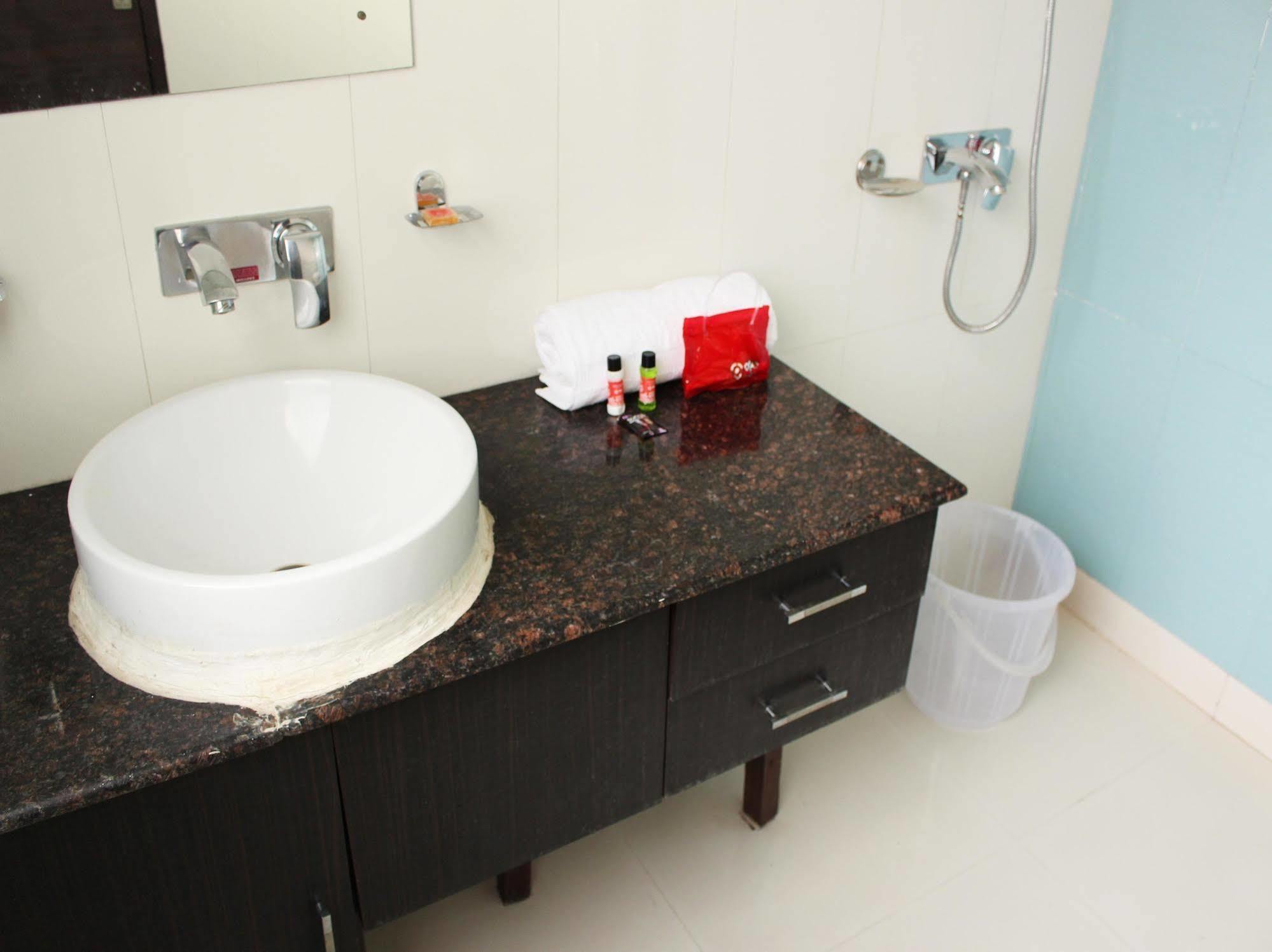 Hotel Oyo Flagship 387 Moulsari Avenue Gurgaon Zewnętrze zdjęcie