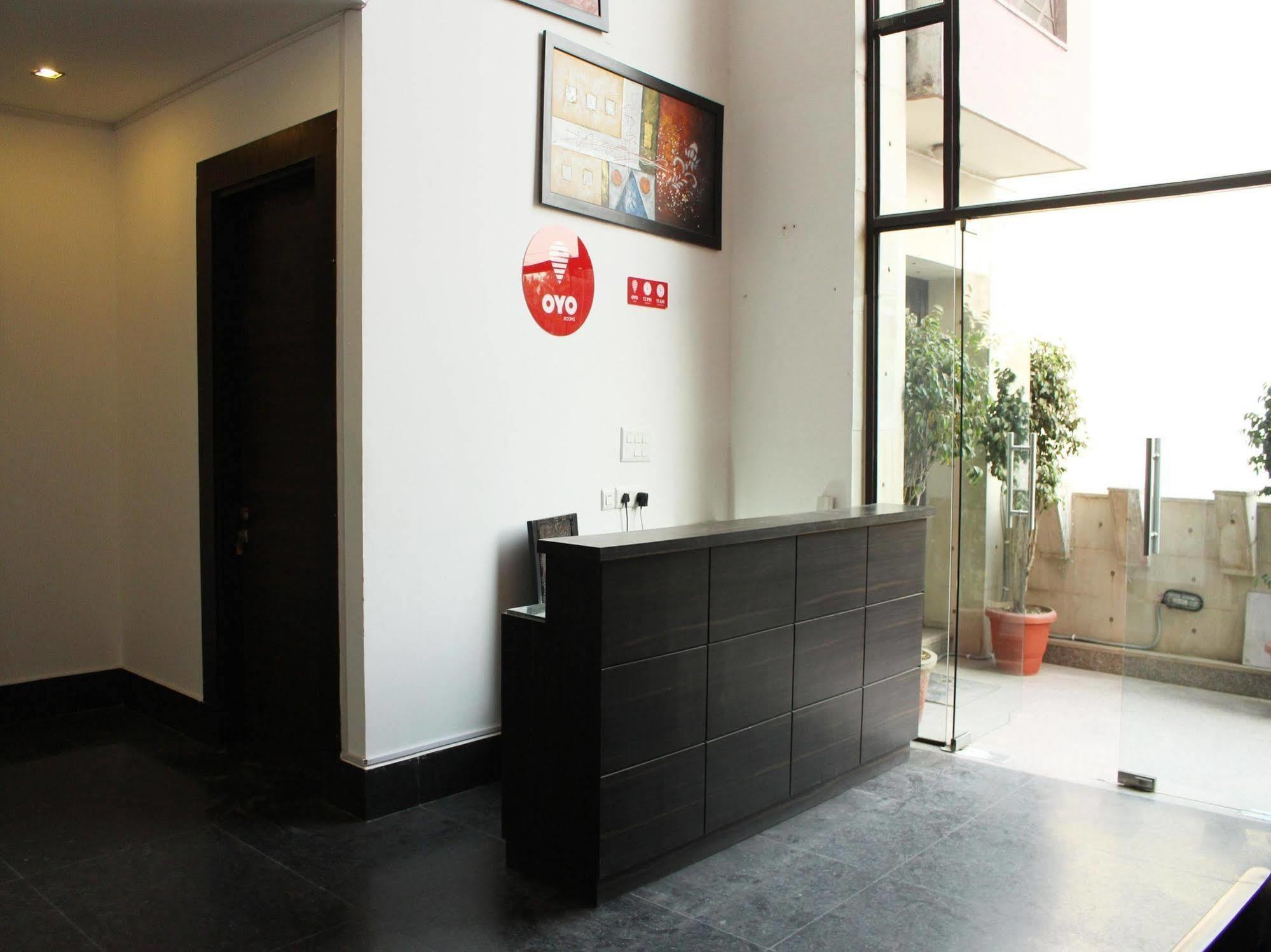 Hotel Oyo Flagship 387 Moulsari Avenue Gurgaon Zewnętrze zdjęcie