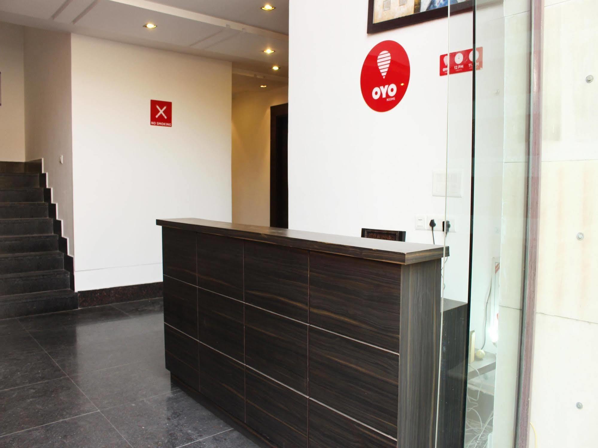 Hotel Oyo Flagship 387 Moulsari Avenue Gurgaon Zewnętrze zdjęcie