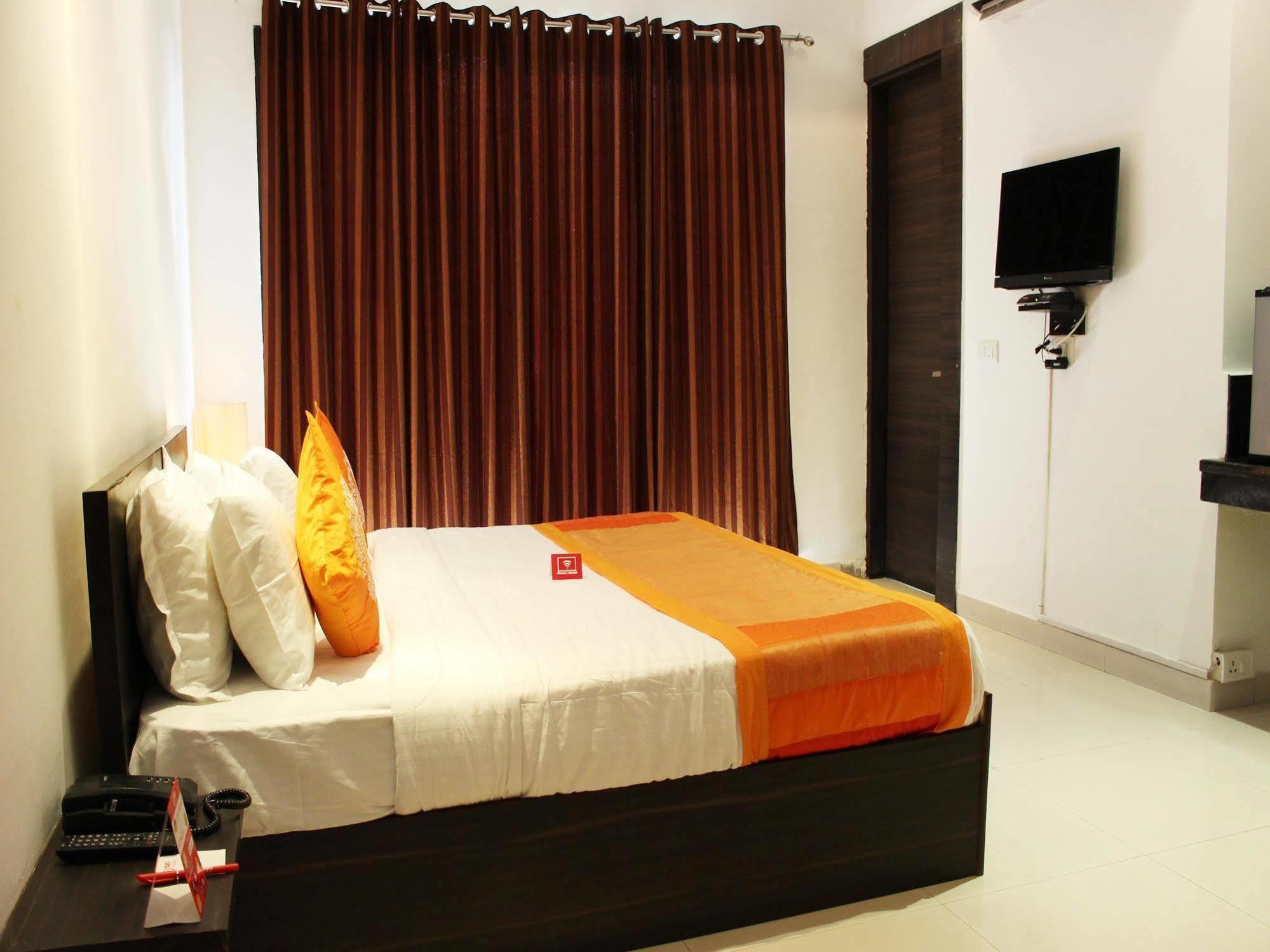 Hotel Oyo Flagship 387 Moulsari Avenue Gurgaon Zewnętrze zdjęcie