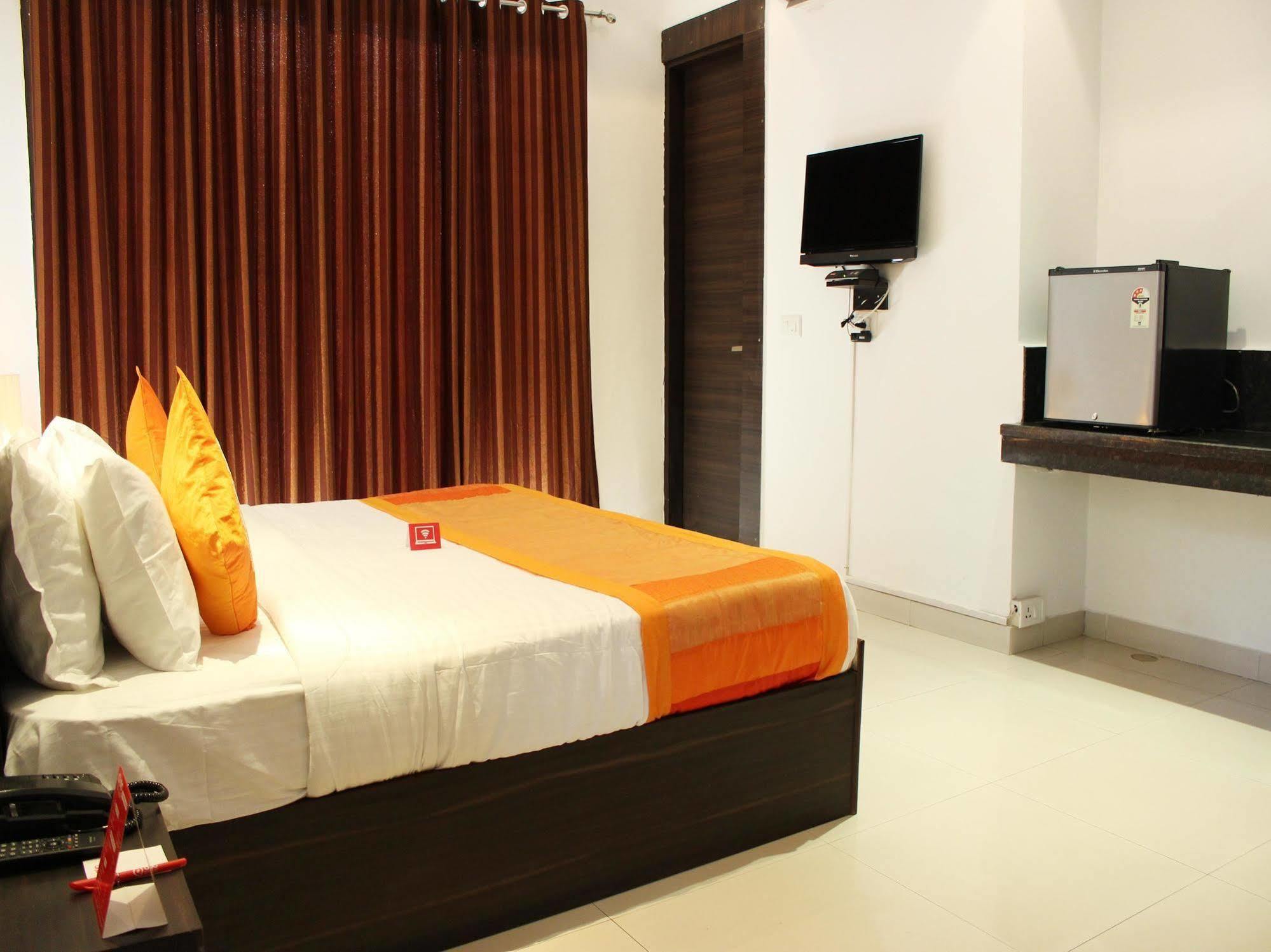 Hotel Oyo Flagship 387 Moulsari Avenue Gurgaon Zewnętrze zdjęcie