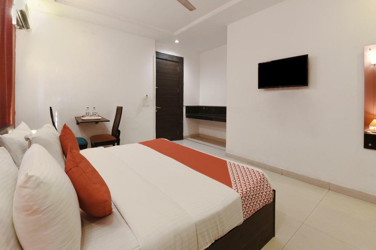 Hotel Oyo Flagship 387 Moulsari Avenue Gurgaon Zewnętrze zdjęcie