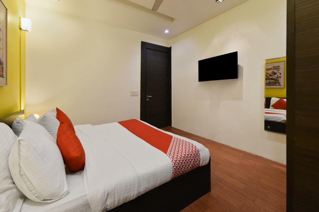 Hotel Oyo Flagship 387 Moulsari Avenue Gurgaon Zewnętrze zdjęcie