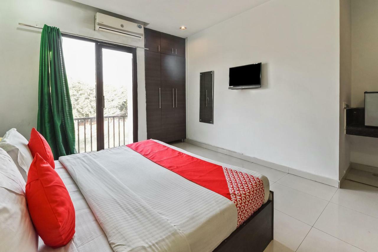 Hotel Oyo Flagship 387 Moulsari Avenue Gurgaon Zewnętrze zdjęcie